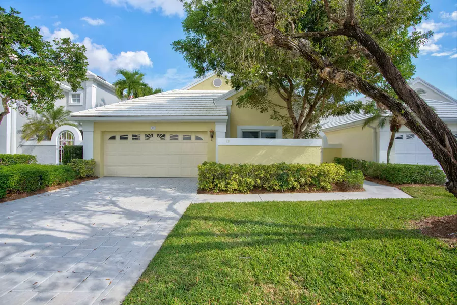 13 Wyndham LN, Palm Beach Gardens, FL 33418