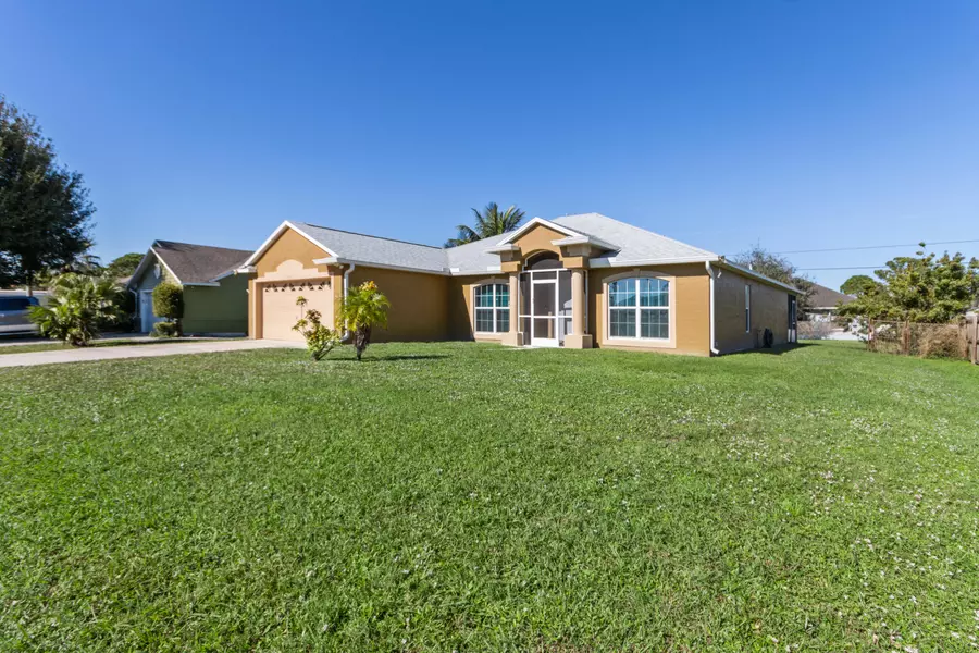 1079 SW Barbarosa AVE, Port Saint Lucie, FL 34953