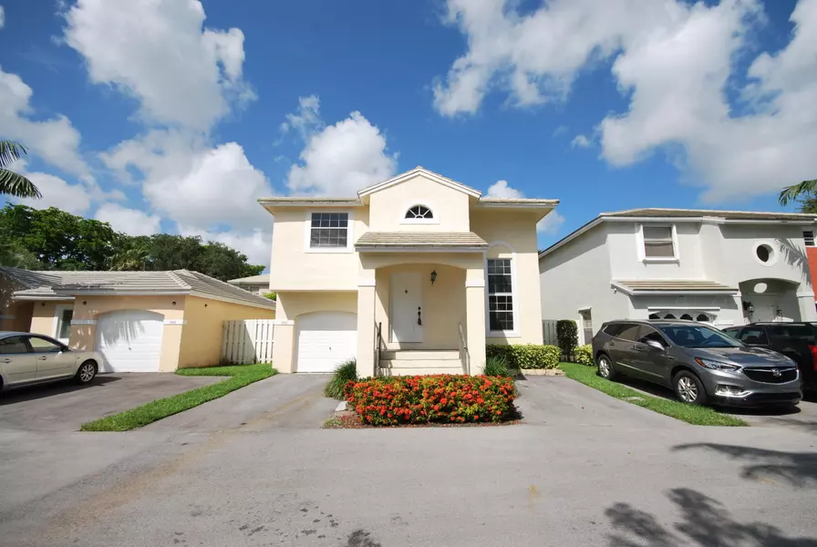 9816 NW 2 ST, Plantation, FL 33324