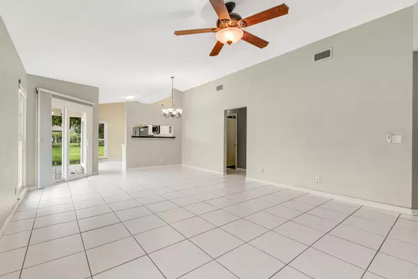 Wellington, FL 33414,1718 Shoreside CIR