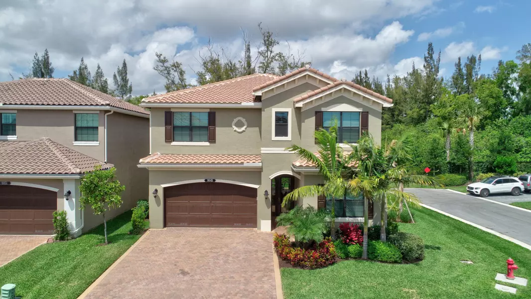 8045 Star Sapphire CT, Delray Beach, FL 33446