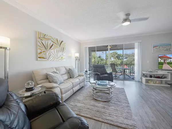 Hypoluxo, FL 33462,105 Half Moon CIR D2