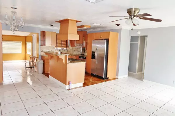 Riviera Beach, FL 33404,934 W 2nd ST