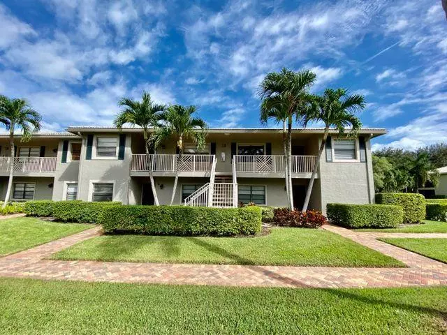 18 Stratford DR E, Boynton Beach, FL 33436