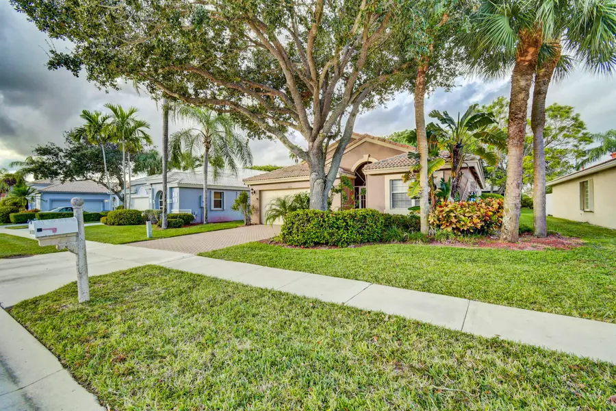 5677 Swaying Palm LN, Boynton Beach, FL 33437