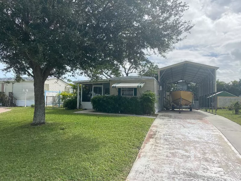 7020 SE Ridgeway TER, Hobe Sound, FL 33455