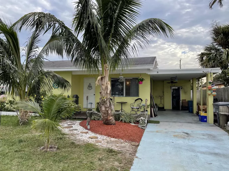 1064 James RD, Lake Worth, FL 33462