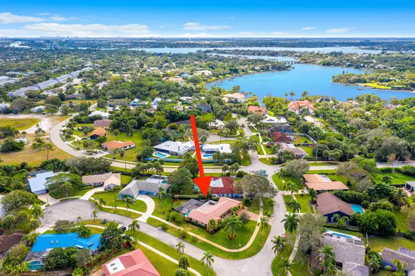 Tequesta, FL 33469,114 W Pinehill TRL