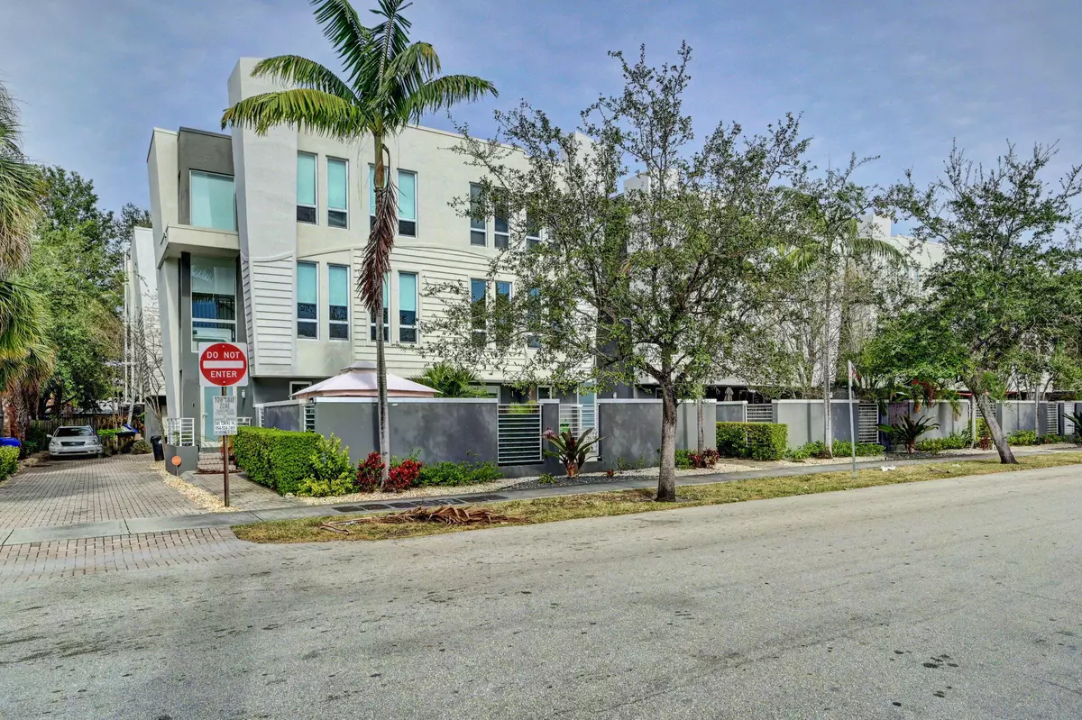 Fort Lauderdale, FL 33316,703 SE 16th CT