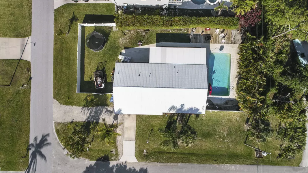 8209 SE Sweetbay DR, Hobe Sound, FL 33455