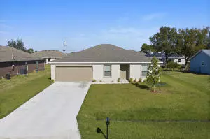 1025 SW Calmar AVE, Port Saint Lucie, FL 34953