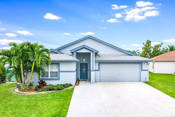 1215 Baycourt ISLE, Greenacres, FL 33413