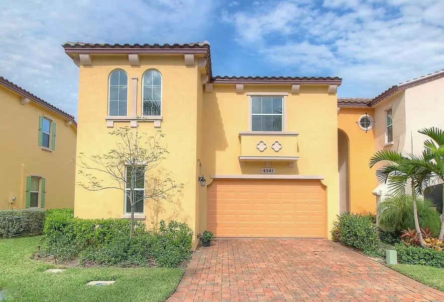 4541 Mediterranean CIR, Palm Beach Gardens, FL 33418