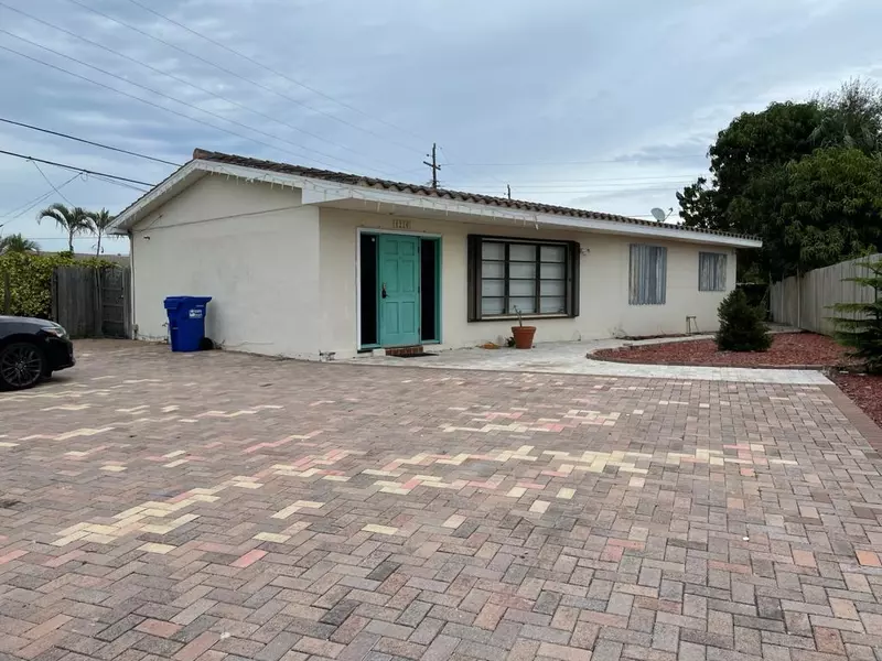 4220 NE 12 AVE, Pompano Beach, FL 33064