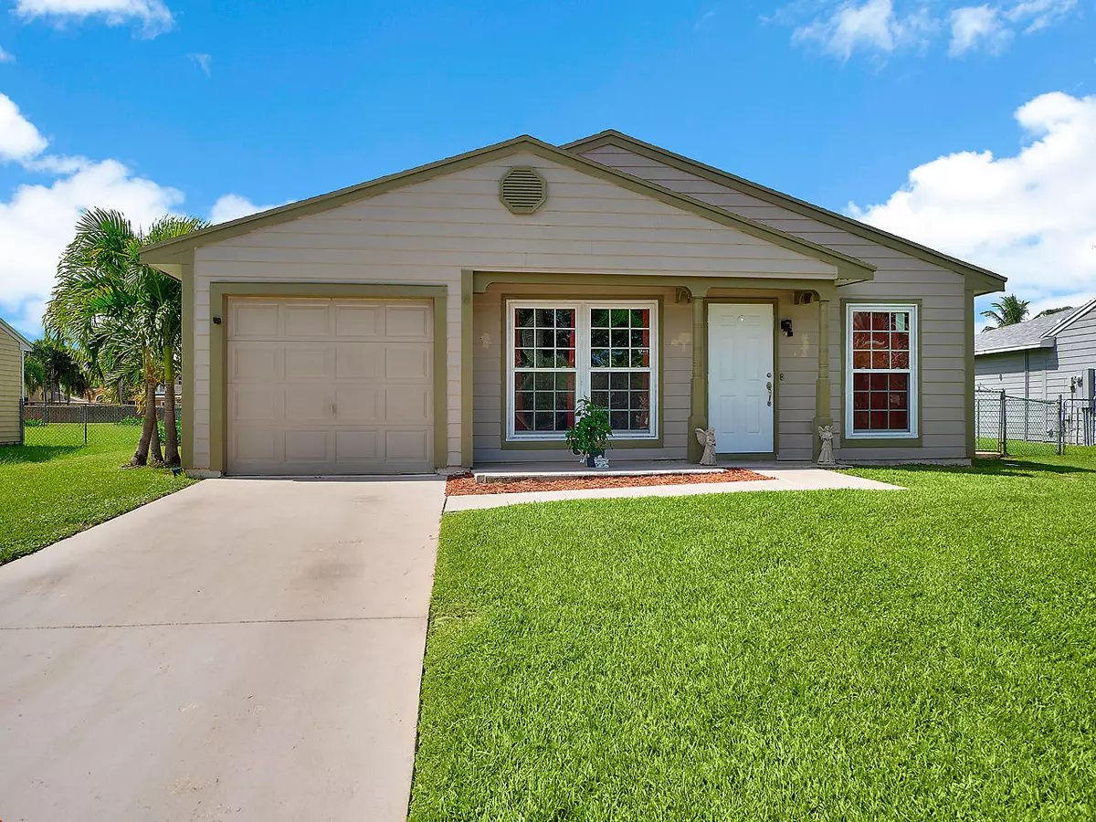 Boynton Beach, FL 33472,5376 Courtney CIR