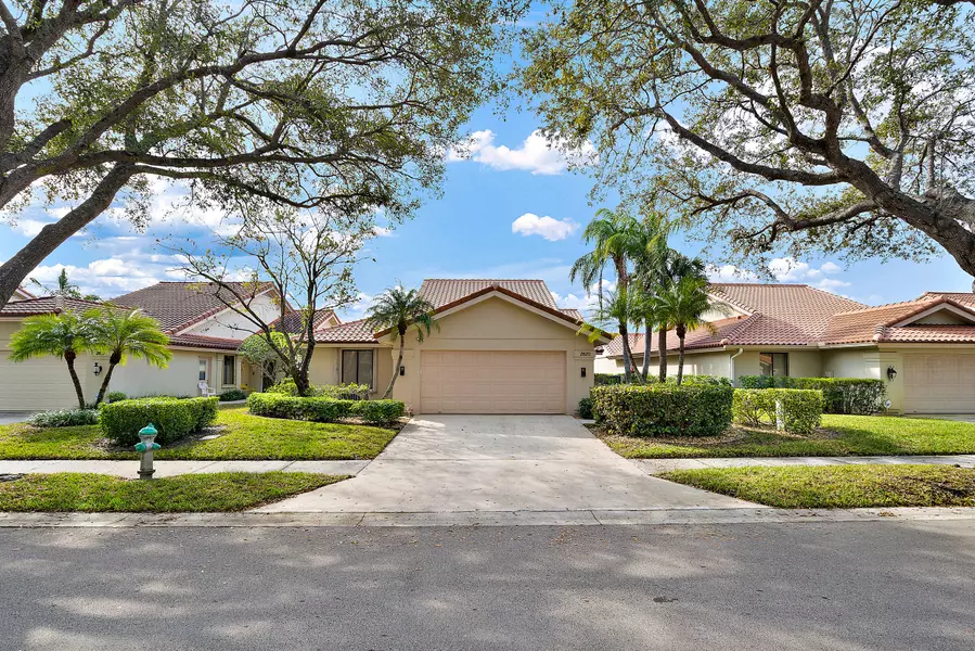 2820 Gettysburg LN, West Palm Beach, FL 33409