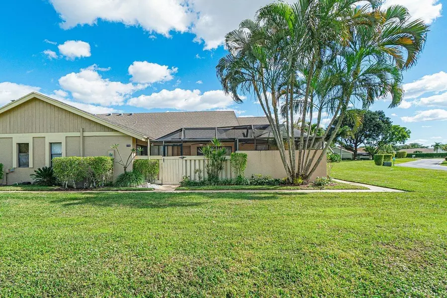 5736 Northpointe LN, Boynton Beach, FL 33437