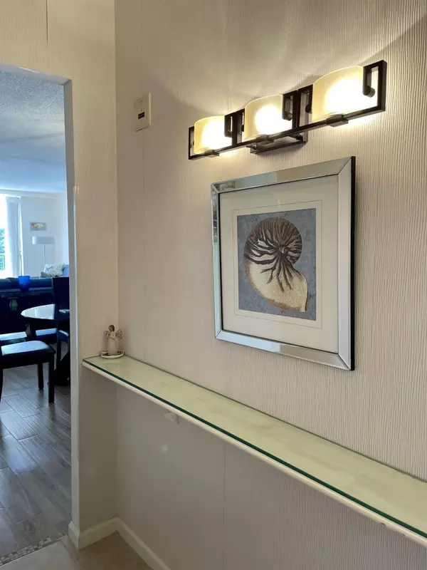North Palm Beach, FL 33408,1200 Marine 204 WAY 204 B