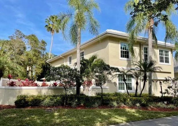 215 E Canterbury DR, Palm Beach Gardens, FL 33418