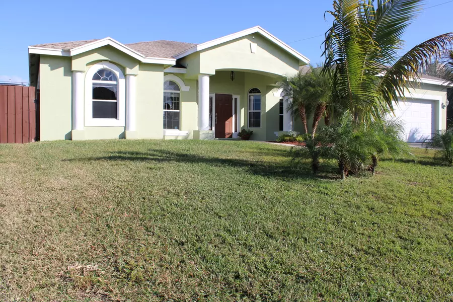 3857 SW SW Hainlin ST, Port Saint Lucie, FL 34953