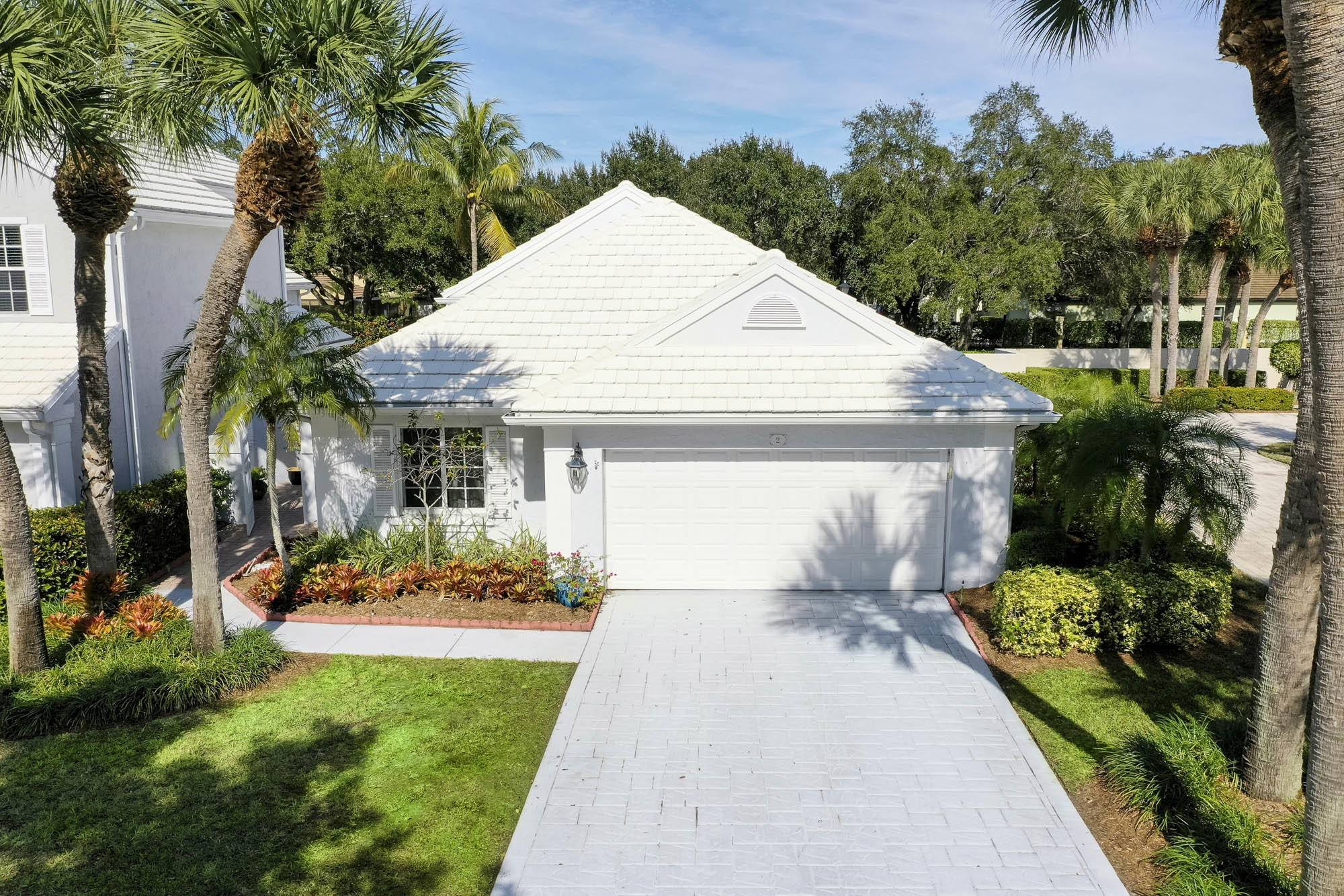 2 Hampton CT, Palm Beach Gardens, FL 33418
