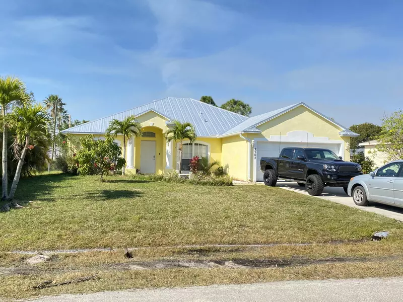 2502 SE Burton ST, Port Saint Lucie, FL 34952