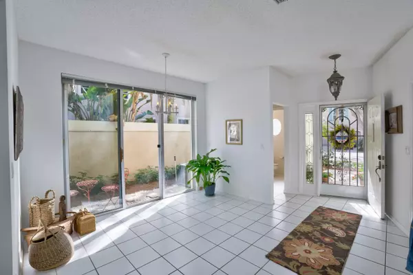 Palm Beach Gardens, FL 33418,69 N N Via Del Corso