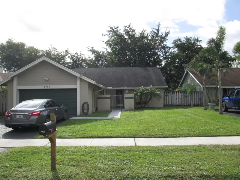 7786 Roble LN, Lake Worth, FL 33467