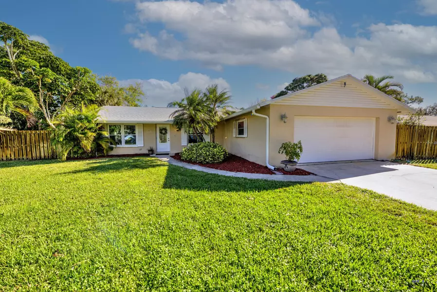 8901 SE Sandcastle CIR, Hobe Sound, FL 33455