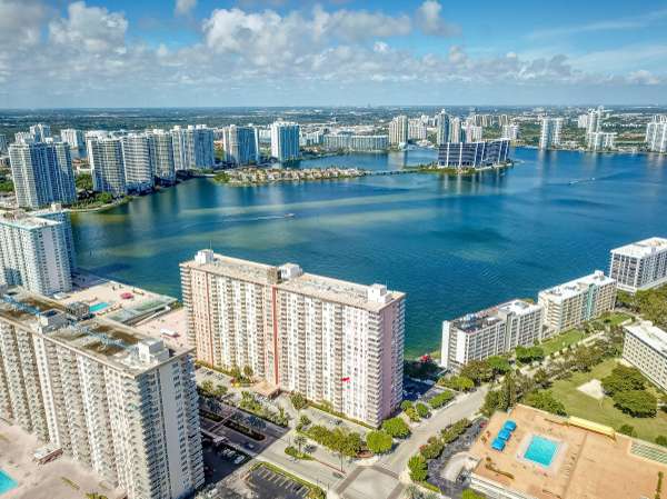 Sunny Isles Beach, FL 33160,251 174th ST 715