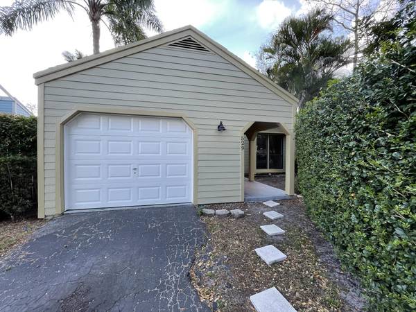 529 Golden Wood WAY, Wellington, FL 33414