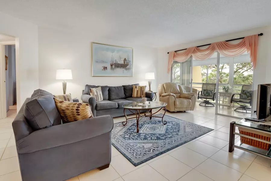 3755 Via Poinciana 614, Lake Worth, FL 33467