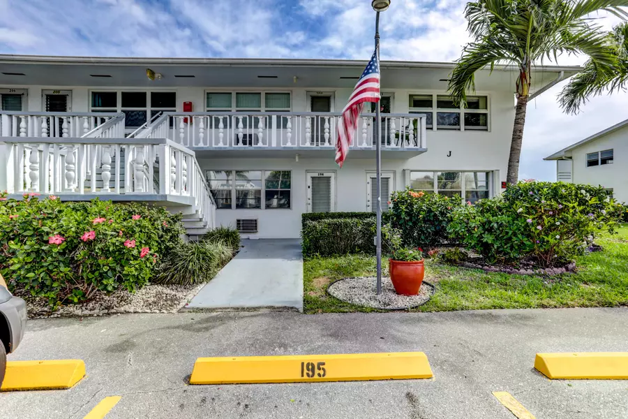 204 Berkshire J 204, West Palm Beach, FL 33417