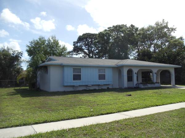 325 NE Jonquil ST, Port Saint Lucie, FL 34983