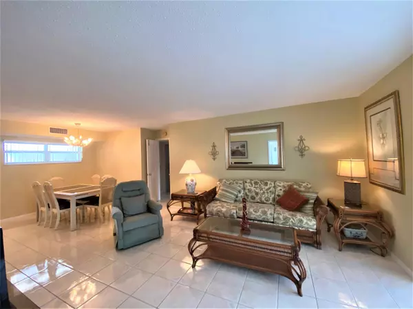 Boynton Beach, FL 33435,17 Colonial Club DR 305