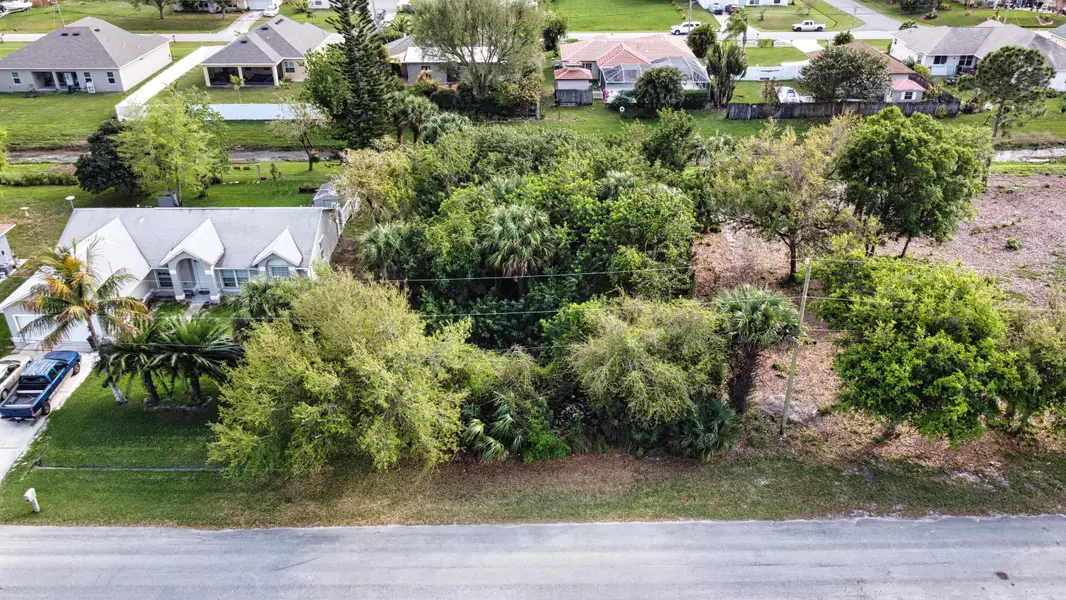 1638 SW Merchant LN, Port Saint Lucie, FL 34953