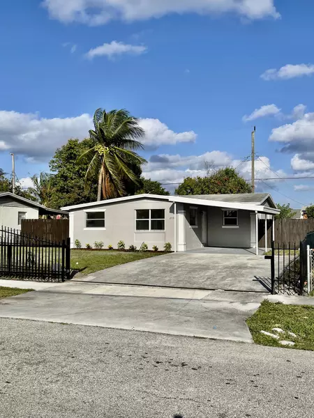 2590 NW 2nd ST, Boynton Beach, FL 33435