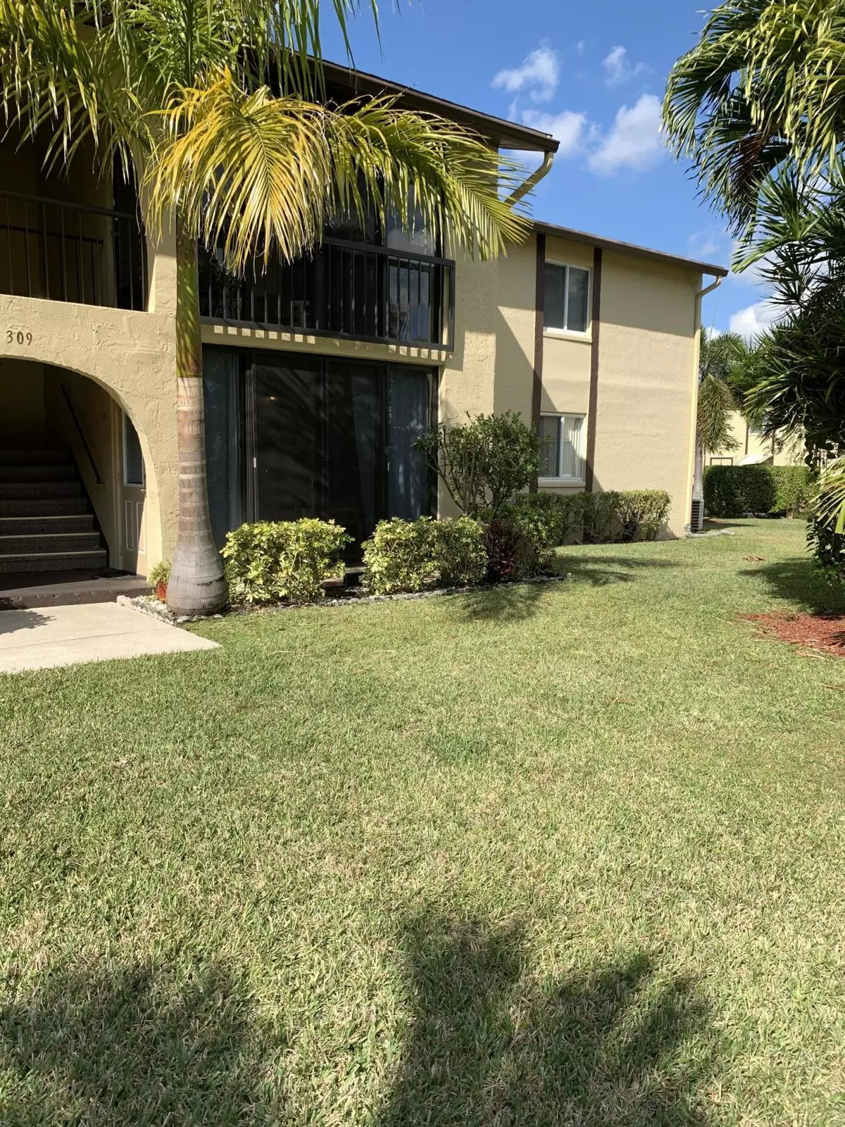 Greenacres, FL 33463,309 Pine Ridge CIR B-2