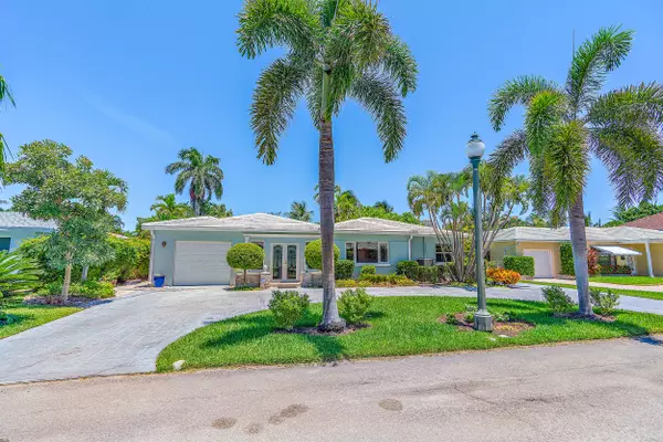 331 Cascade LN, Palm Beach Shores, FL 33404