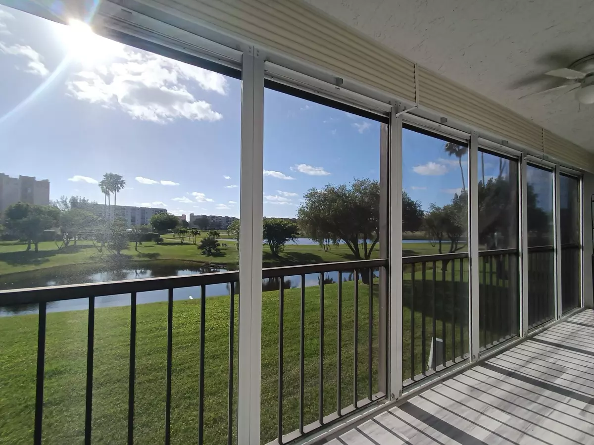 Delray Beach, FL 33446,7006 Huntington LN 204