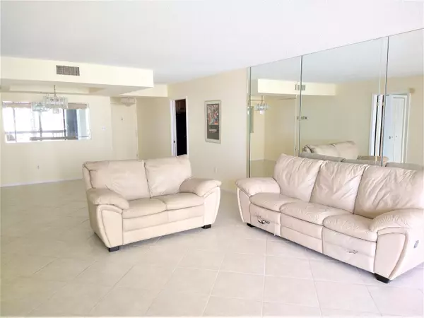 Riviera Beach, FL 33404,5380 N Ocean DR 8g