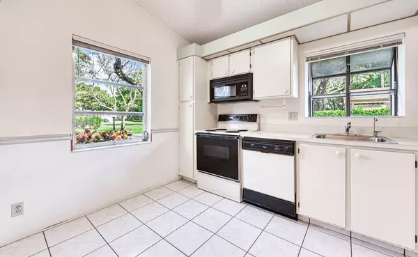 Boca Raton, FL 33496,8052 Sweetbriar WAY