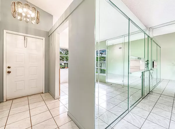 Boca Raton, FL 33496,8052 Sweetbriar WAY