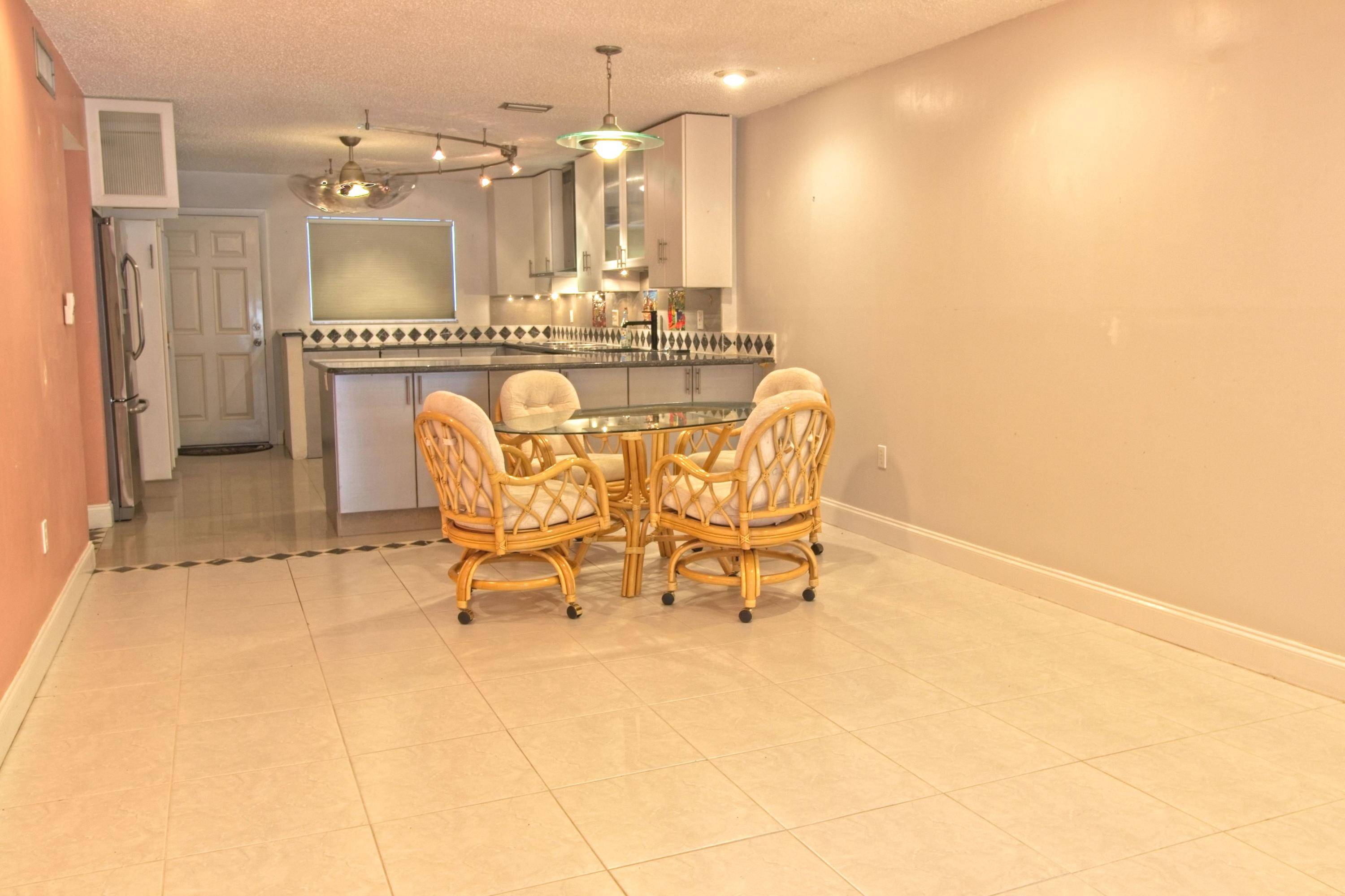 Fort Pierce, FL 34949,323 Leeward LN 202