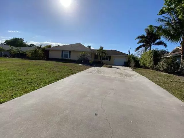 1990 SE Cheltenham ST, Port Saint Lucie, FL 34983