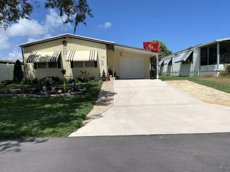 7127 SE Bluebird Ci CIR, Hobe Sound, FL 33455