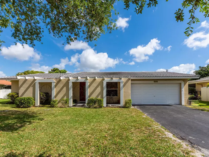 8515 NW 26th DR, Coral Springs, FL 33065