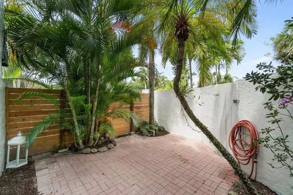 Delray Beach, FL 33483,801 Palm TRL 7