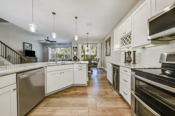 Hypoluxo, FL 33462,125 Barefoot CV