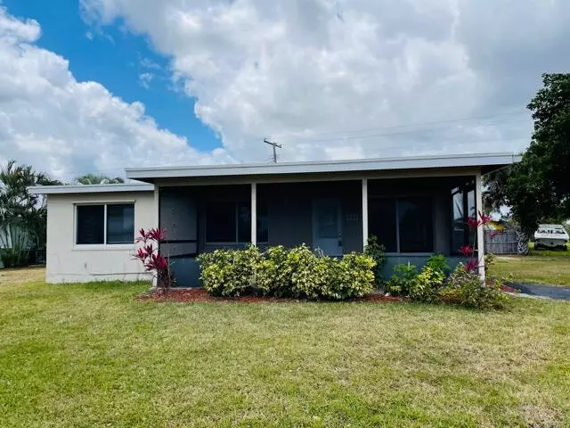 West Palm Beach, FL 33415,5566 Honeysuckle DR